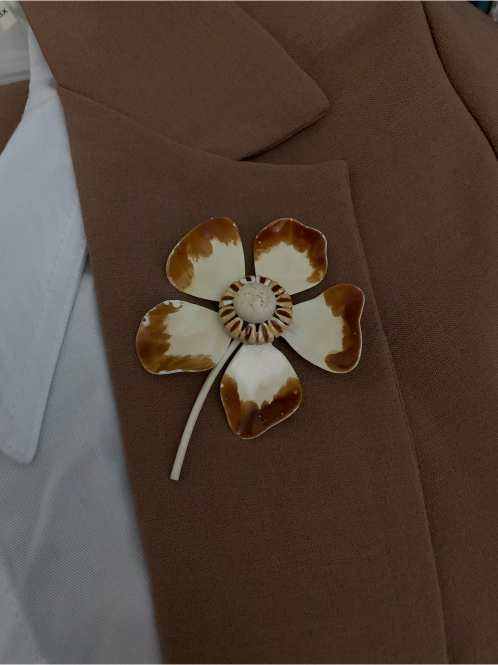 Vintage Dogwood Flower Brooch - Picture 2 of 5